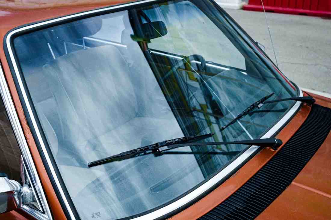 Auto Glass Repair Agoura Hills CA - Mobile Windshield Repair and Replacement Services with Simi Valley Speedy Glass