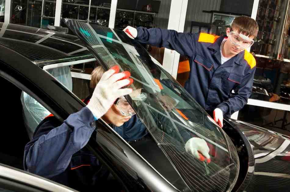 Auto Glass Repair Agoura Hills CA - Mobile Windshield Repair and Replacement Services with Simi Valley Speedy Glass